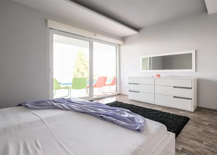 Sunrise - The Twin By Pikhost Široka